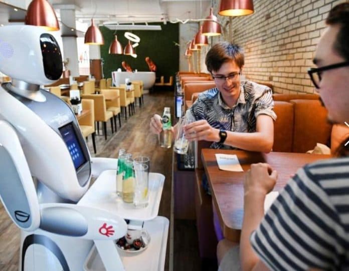 restoran_di_belanda_dibuka_kembali_ada_robot_yang_melayani