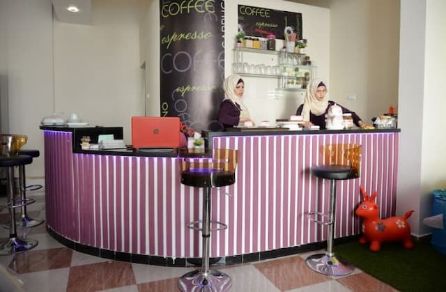 restoran_khusus_wanita_pertama_di_gaza_dobrak_tradisi_masyarakat_setempat