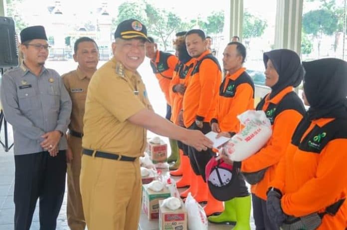 retribusi_kebersihan_di_tebing_tinggi_naik_jadi_rp5000_setiap_rumah_tangga