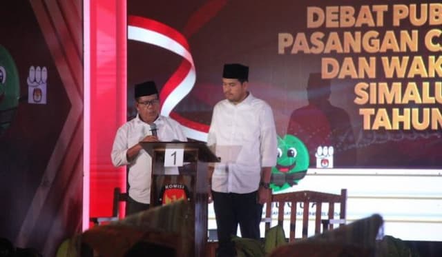 rhs_azi_soroti_perbaikan_jalan_perkebunan_di_debat_kedua_pilkada_simalungun