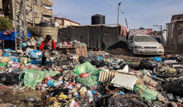 ribuan_ton_sampah_menumpuk_warga_gaza_terancam_penyakit