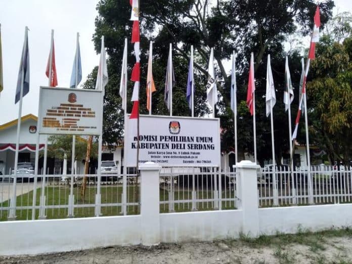 ribuan_undangan_mencoblos_di_desa_sekip_lubuk_pakam_tak_terbagi_warga_kecewa