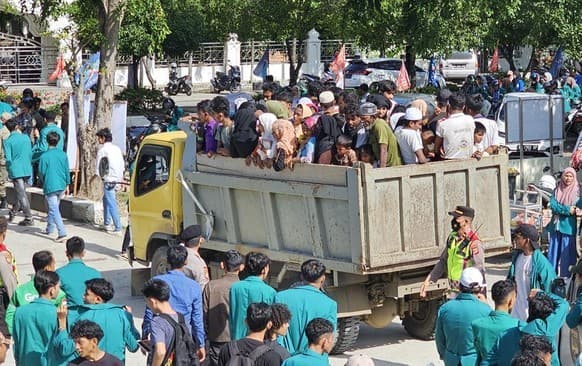 ricuh_ratusan_mahasiswa_aceh_usir_paksa_pengungsi_rohingya