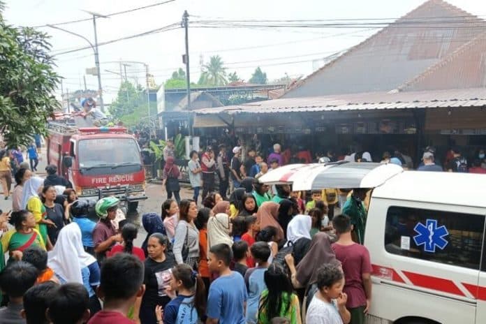 rm_ayam_pecak_siantar_terbakar_api_berasal_dari_kompor_penggorengan