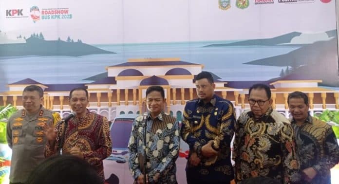 roadshow_bus_kpk_di_sumut_nurul_ghufron_budaya_korupsi_lahir_karena_cinta_harta