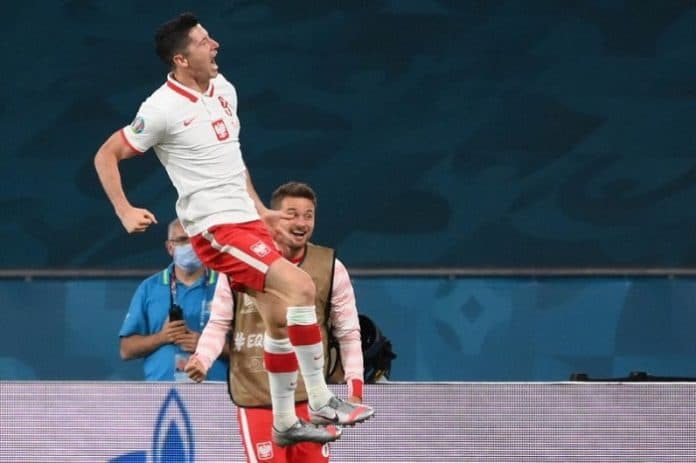 robert_lewandowski_bawa_polandia_imbangi_spanyol_1_1