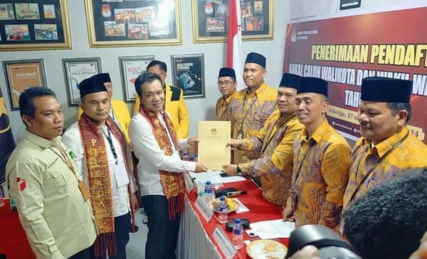 robinsar_sinaga_mukhlis_siambaton_paslon_terakhir_daftar_ke_kpu_sibolga