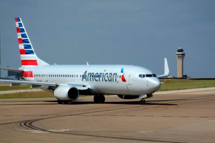 roda_pesawat_american_airlines_terbakar_di_bandara_tampa
