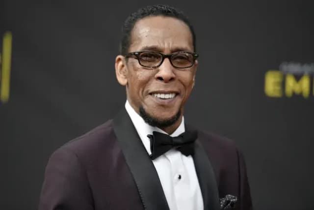 ron_cephas_jones_aktor_this_is_us_yang_menangkan_2_penghargaan_emmy_tutup_usia_66_tahun