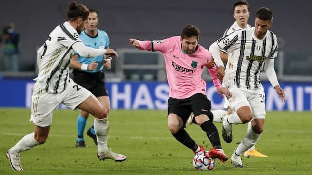 ronaldo_gigit_jari_menyaksikan_messi_unjuk_gigi