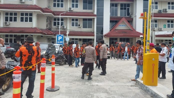 rsup_adam_malik_digruduk_ormas_kepemudaan_humas_apa_hak_dia_menyerbu_rs