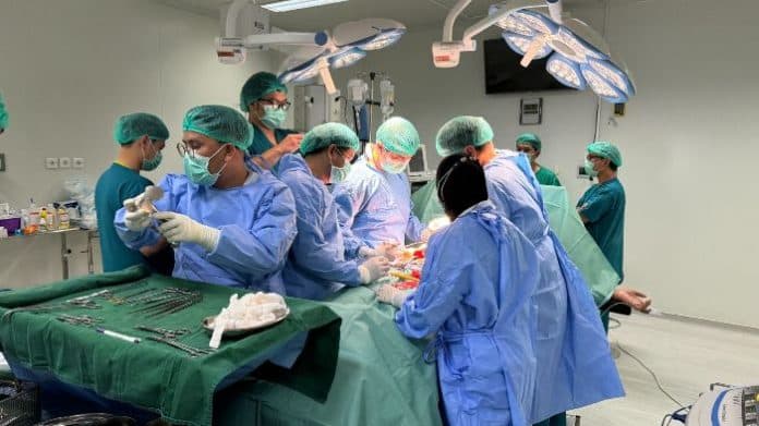 rsup_haji_adam_malik_medan_lakukan_operasi_transplantasi_ginjal_mandiri