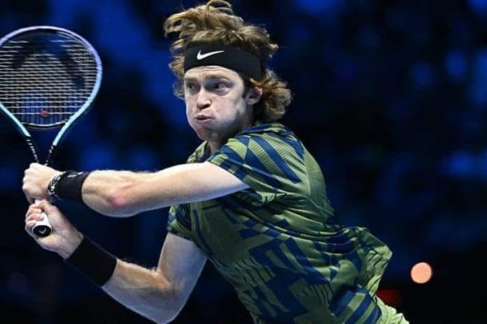 rublev_singkirkan_tsitsipas_untuk_bertemu_ruud_di_semifinal_atp_finals