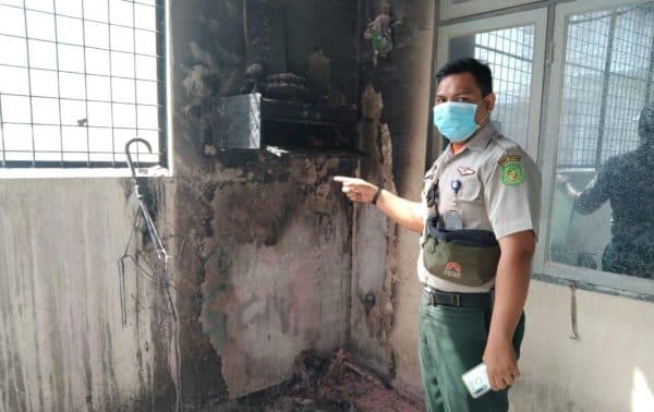 rumah_berlantai_dua_di_jalan_sekip_medan_terbakar