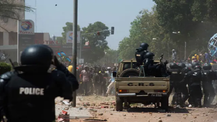 rumah_dan_pasar_dibakar_132_penduduk_burkina_faso_dibunuh