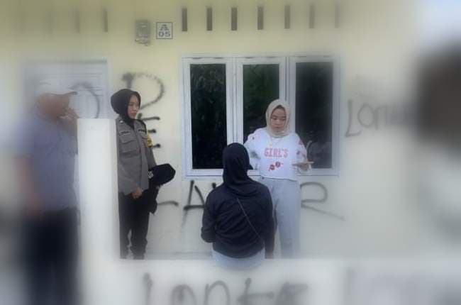 rumah_kontrakan_milik_suheti_dicoret_vandalisme_polisi_lakukan_mediasi