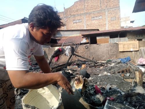 rumah_tomi_terbakar_di_hari_ultah_anak_semata_wayang