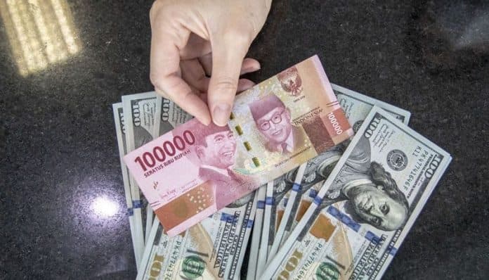 rupiah_kembali_melemah_jadi_rp15600_per_dolar_as_ini_penyebabnya