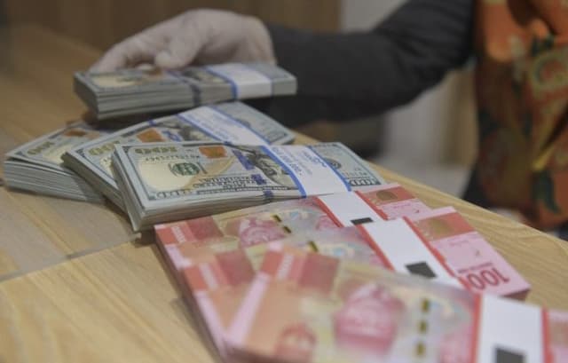 rupiah_melemah_seiring_anjloknya_harga_minyak_dunia
