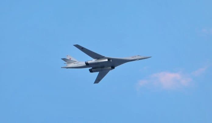 rusia_akan_uji_coba_pesawat_pengebom_strategis_tu_160m