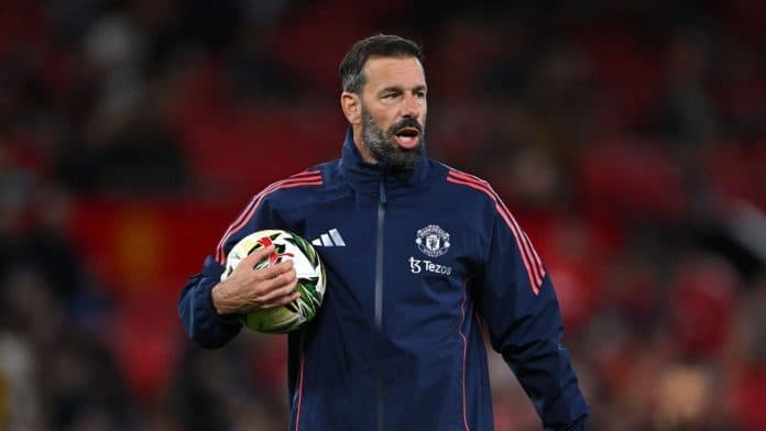 ruud_van_nistelrooy_tinggalkan_manchester_united