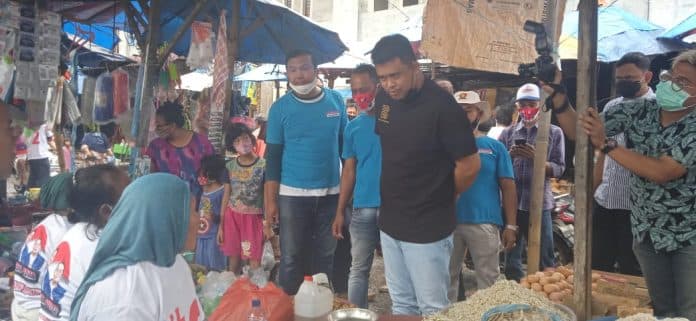 saat_bobby_nasution_ditawari_beli_celana_dalam_begini_reaksinya