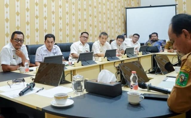 saat_memohon_perpanjangan_hgu_bupati_simalungun_minta_pt_bridgestone_memperbaiki_jalan_rusak