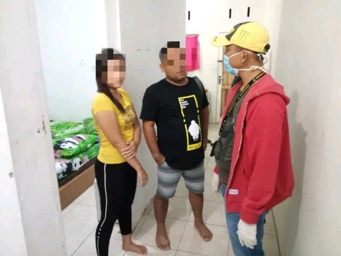saat_pemerintah_anjurkan_phsycal_distancing_pasangan_bukan_suami_istri_ini_kepergok_dalam_kamar