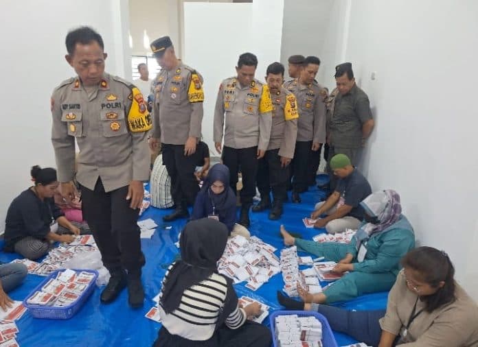 saat_tinjau_pelipatan_surat_suara_pilkada_wakapolres_tebing_tinggi_sampaikan_arahan