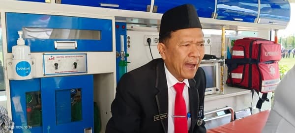 saat_upacara_hut_ke_79_ri_kepala_inspektorat_dairi_duduk_santai_di_mobil