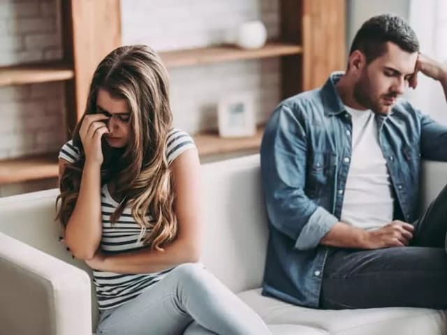 saatnya_anda_akhiri_hubungan_jika_pasangan_lakukan_hal_ini
