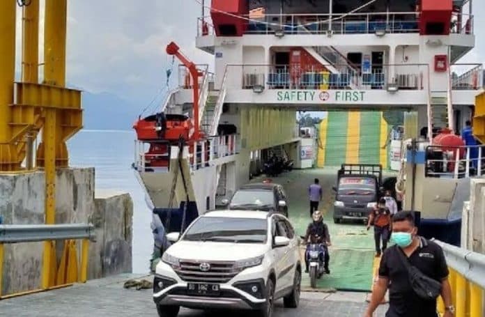 sabtu_ini_diprediksi_penyeberangan_ramai_di_pelabuhan_tigaras