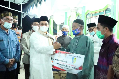 safari_ramadhan_bupati_batu_bara_beri_bantuan_untuk_mesjid_dan_mushola