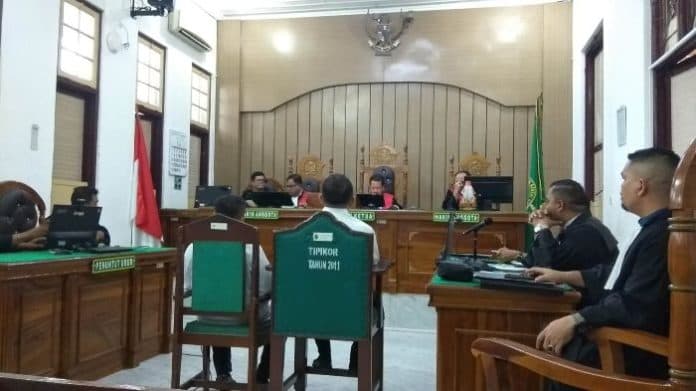 saksi_tak_hadir_sidang_kasus_suap_rp49_miliar_bupati_labuhanbatu_nonaktif_ditunda