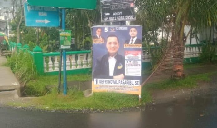 saling_timpa_baliho_caleg_bawaslu_medan_sudah_dicek_panwascam_balihonya_sudah_dicopot