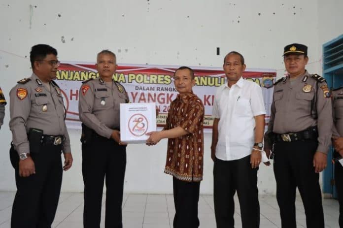 sambut_hut_bhayangkara_ke_78_polres_taput_anjang_sana_ke_panti_jompo