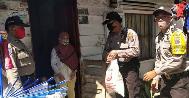 sambut_hut_ri_ke_75_polsek_siantar_timur_bantu_warga_terdampak_covid_19