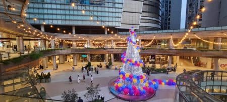 sambut_nataru_mall_di_medan_berhias_nuansa_natal_dan_banjir_hadiah
