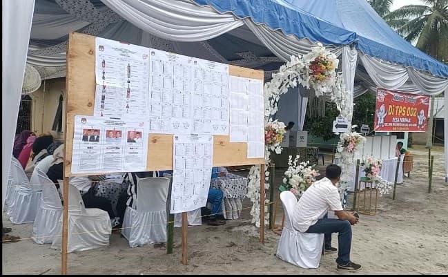 sambut_para_pemilih_tps_di_batu_bara_seperti_pesta_kawinan