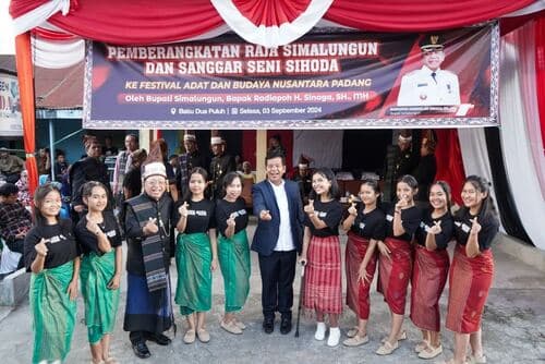 sanggar_sihoda_wakili_simalungun_di_festival_adat_dan_budaya_nusantara_di_padang