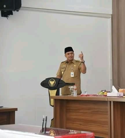sanksi_bagi_warga_batu_bara_yang_menolak_vaksinasi_covid_19_dari_denda_hingga_pemberhentian_bantuan