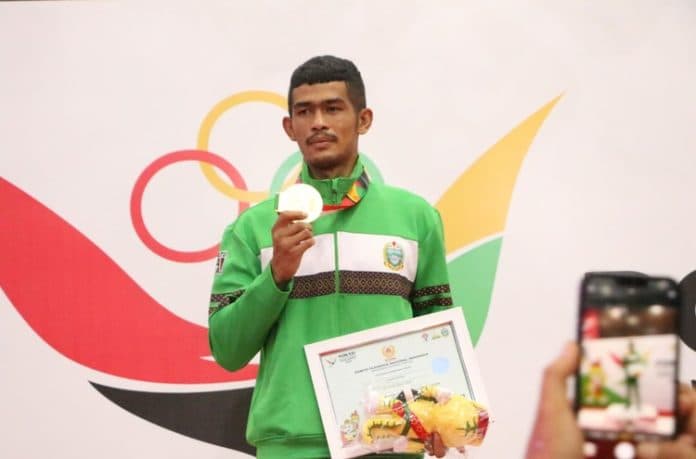 sarohatua_lumban_tobing_sumbang_emas_untuk_sumut_melalui_tinju_putra