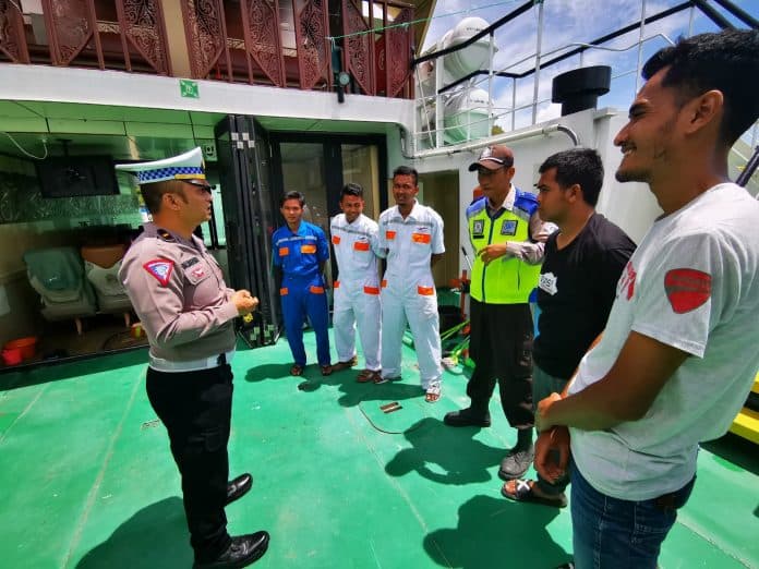 sat_lantas_polres_tanah_karo_ajak_masyarakat_dukung_f1h20_danau_toba