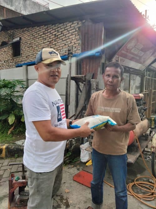 sat_narkoba_polresta_deli_serdang_bagi_bagi_beras_dan_minyak_goreng