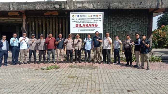 satgas_blbi_sita_dan_pasang_plang_aset_jaminan_di_dua_lokasi_wilayah_simalungun