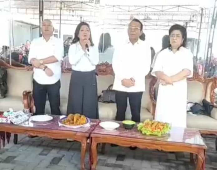 satika_simamora_dan_sarlandi_hutabarat_resmi_mendaftar_ke_kpu_untuk_pilkada_taput