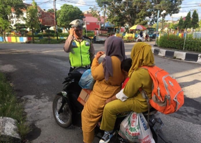 satlantas_polres_tanjungbalai_berikan_himbauan_kepada_pengendara_pelanggar_lalu_lintas