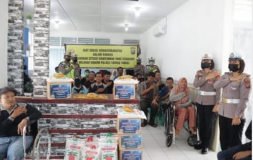 satlantas_polres_tebing_tinggi_bantu_sembako_ke_balsos_cacat_tuna_netra_dan_tuna_daksa