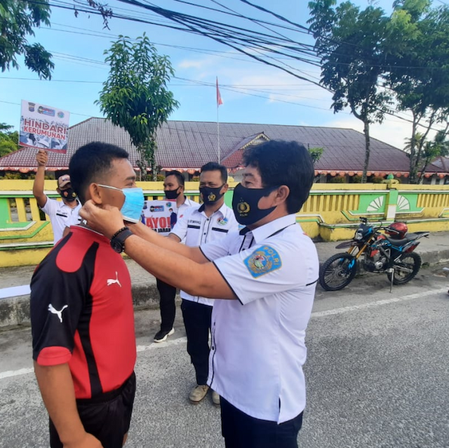 satnarkoba_polres_tanjungbalai_bagikan_300_masker_kepada_warga