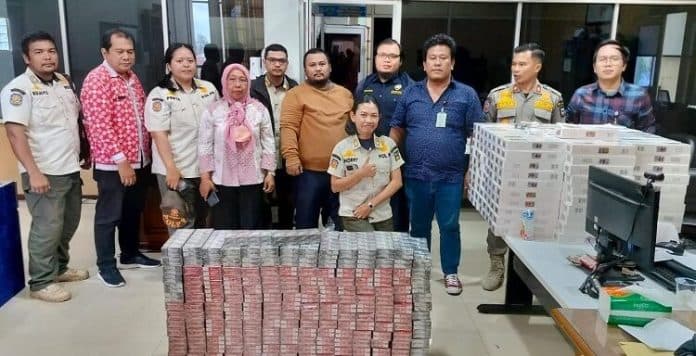 satpol_pp_dan_bea_cukai_siantar_amankan_4932_bungkus_rokok_tanpa_pita_cukai